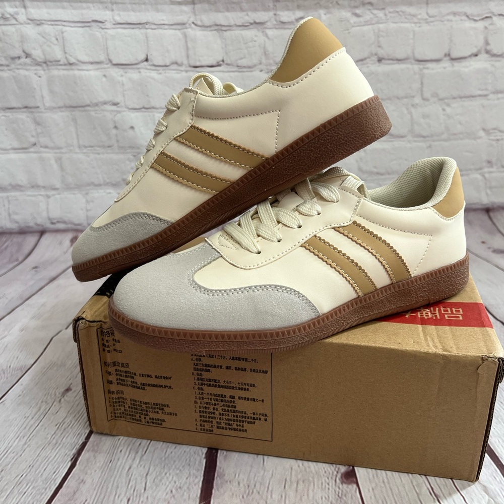Basic Sneaker‎